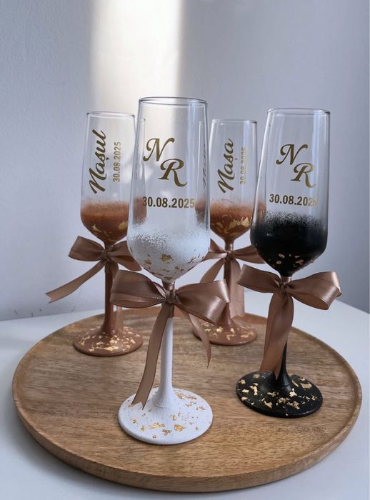 Aranjamente pentru paharele de nunta