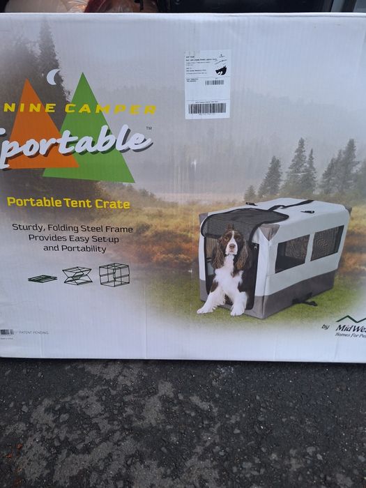 Aceasta este o cușcă cort portabilă Canine Camper Sportable. 
Dispune