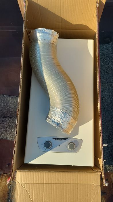 Instant apa calda Ariston