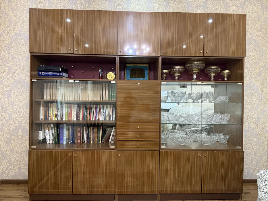 Продается стенка Румынский