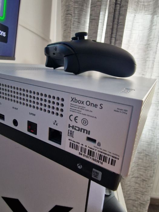 Consolă Microsoft Xbox One S 1TB, Controller Xbox Series X + Cabluri