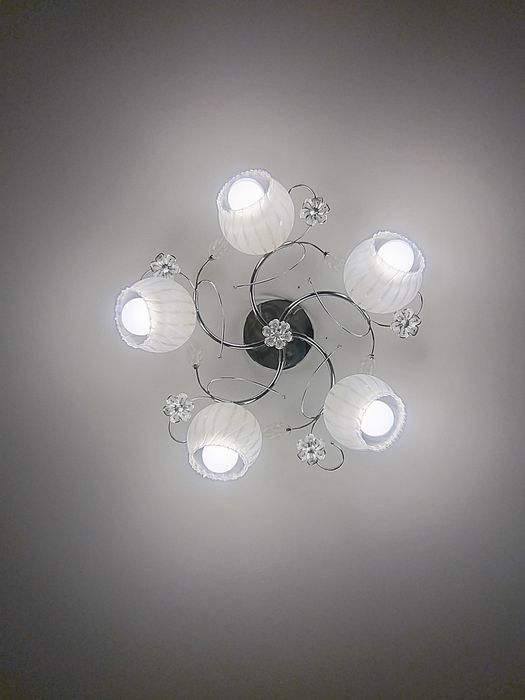 Продам люстру в хорошем состоянии