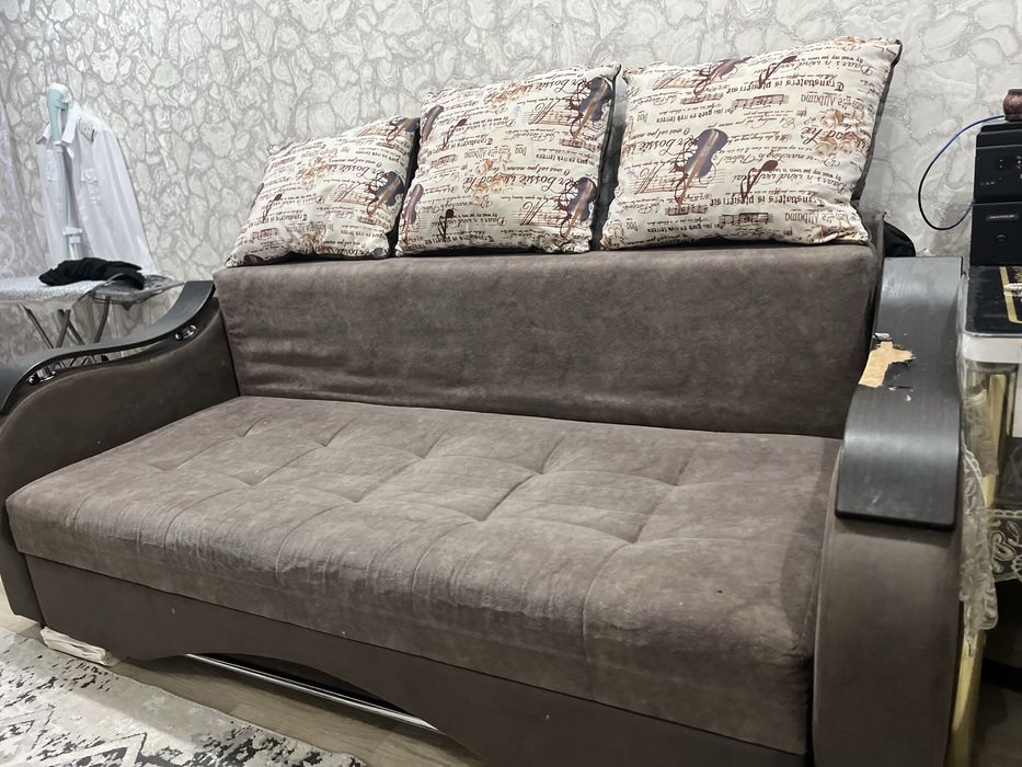 Продается диван в хорошем состоянии