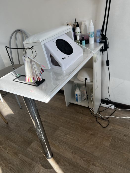 Продается маникюрный стол