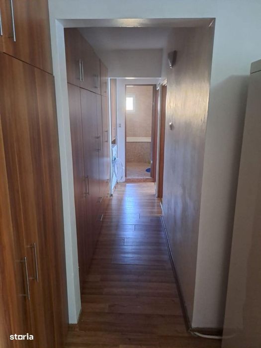 Apartament 3 camere 67 mp, etajul 4/5, zona Bradet