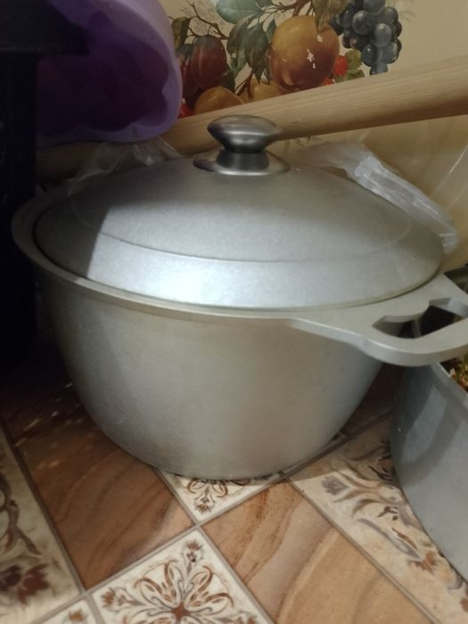 Срочно продам казан кастрюли