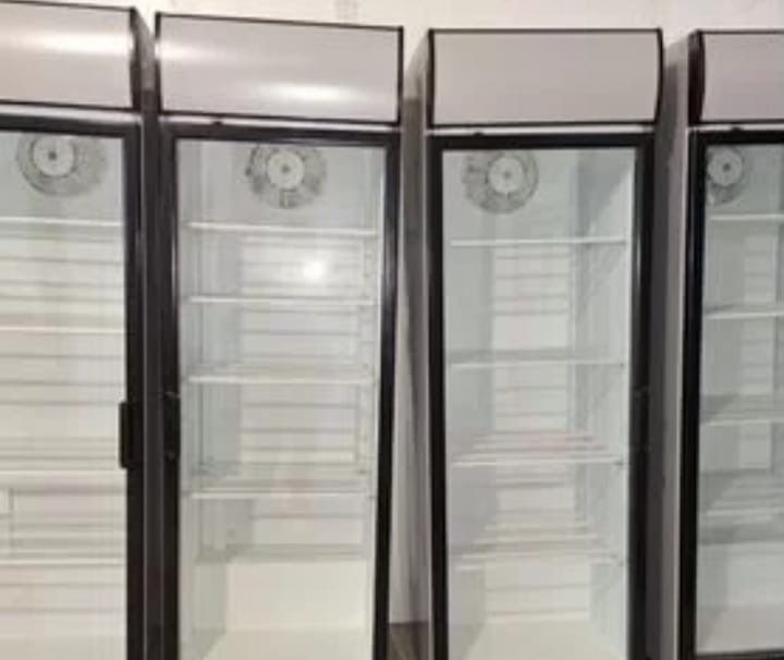 Витринный холодиьник