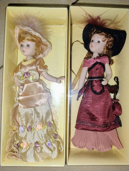 Păpuși de porțelan.