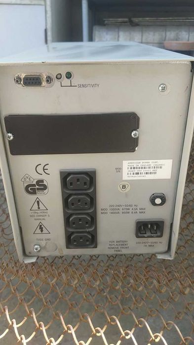 Источник бесперебойного питания APC 1000w