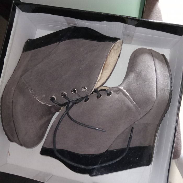 Ghete piele marime 36 2 perechi