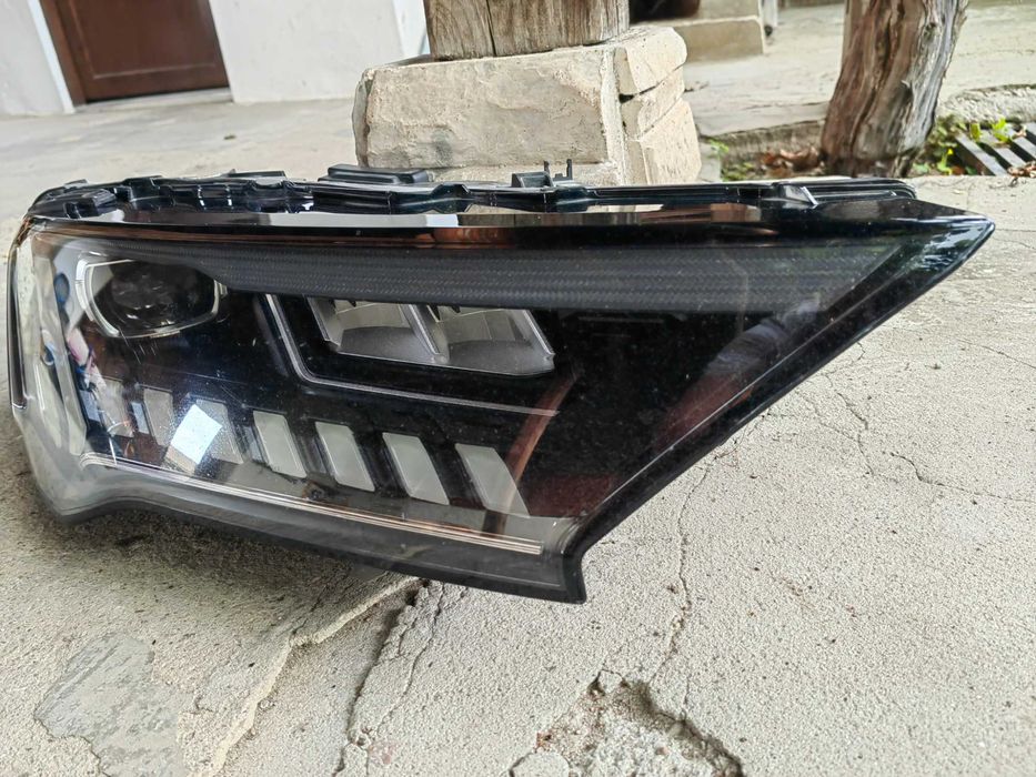 Фар Audi Q7 SQ7 Matrix LED Десен / Фар Ауди Кю7 LED Оригинален