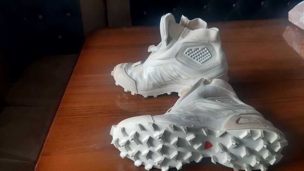 Хазирги уакытта кийетин кызлар красовкасы