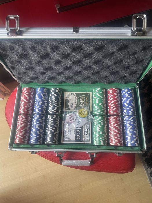 Trusa poker,  300 jetoane
