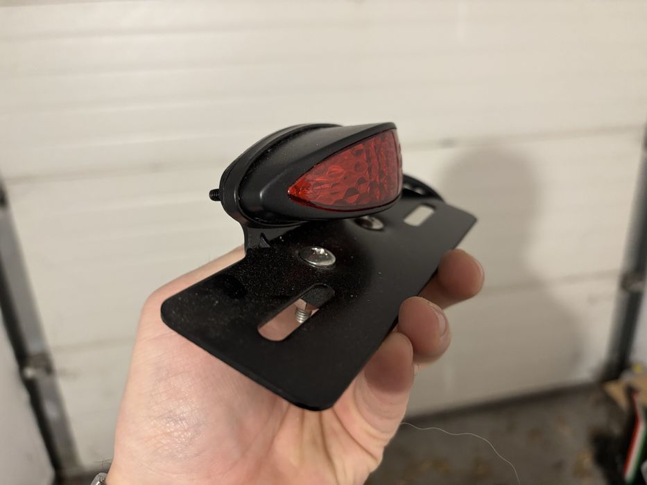 Suport numar moto cu stop si iluminare numar led
