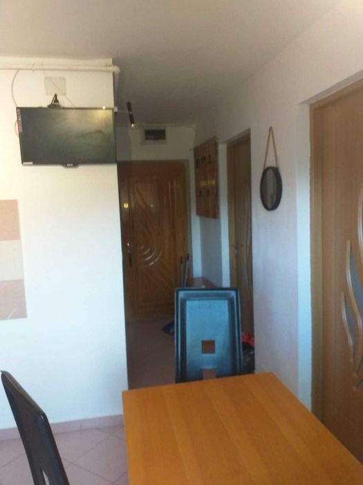inchiriez apartament zona cetate