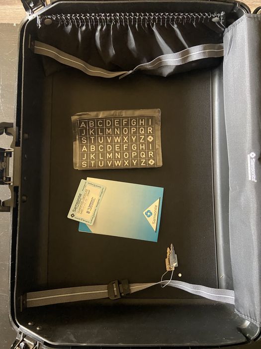 Куфар Samsonite модел 1992 г. Не използван.