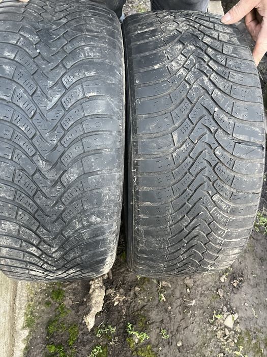 Vand  2 anvelope folosite