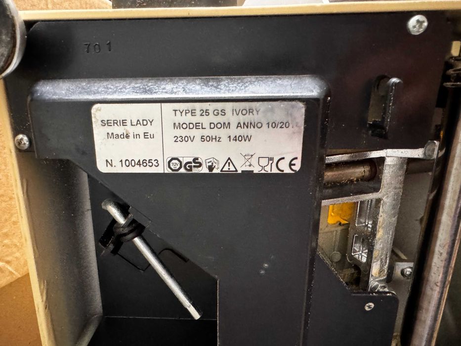 Италианска професионална колбасорезачка RGV Serie Lady 25 GS (140W) – Слонова кост