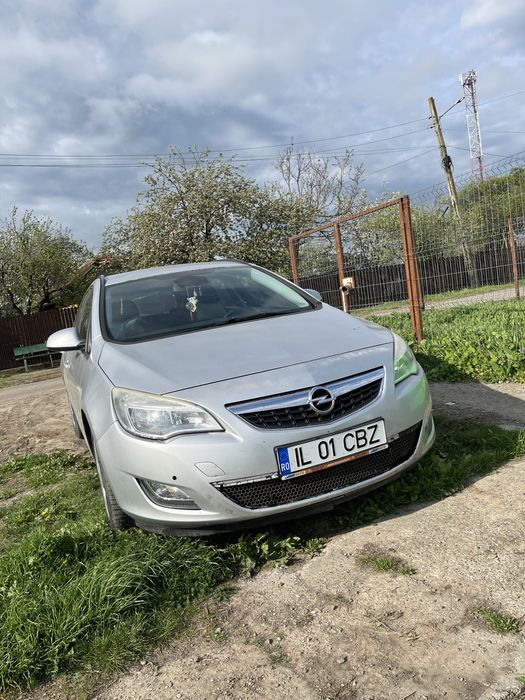 De vanzare opel astra j 2011