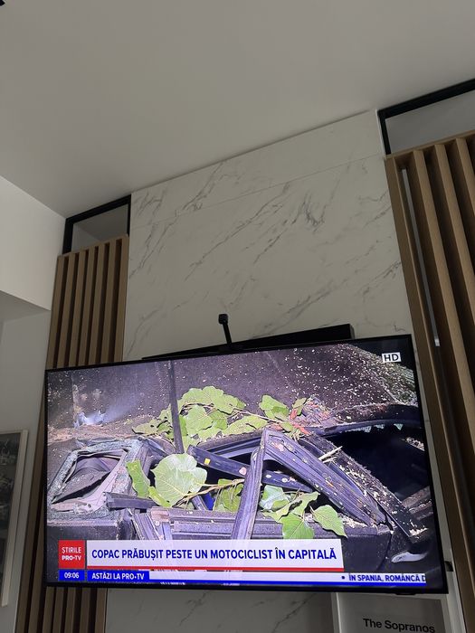Samsung QLED 4K 50” (125 cm) + Govee Ambilight cu cameră + Suport pentru perete