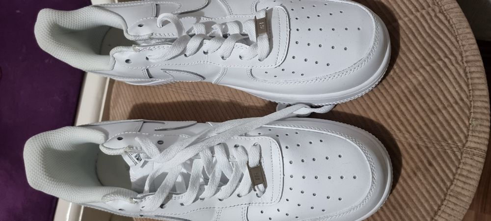 Продам уроссовки Nike