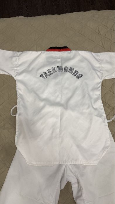 Продам кимоно для таеквондо б/у
