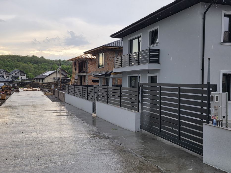 Casa NZEB Panouri fotovoltaice Pompa caldura NIBE Miroslava