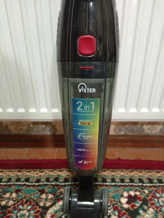 Пылесос вертикальный электрический.