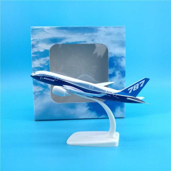 Модель самолета Boeing 787 Dreamliner