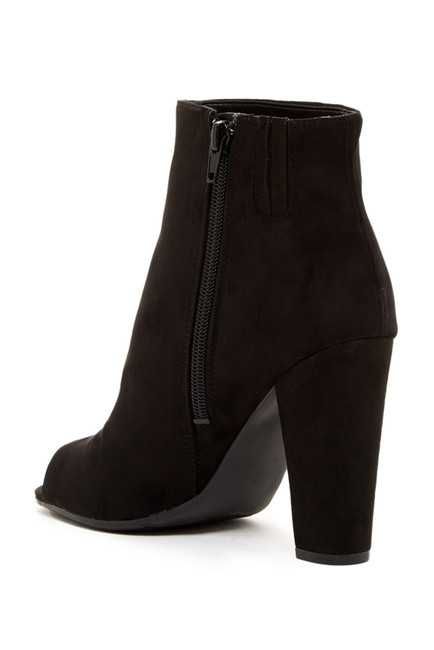 NOU! Cizme botine GUESS