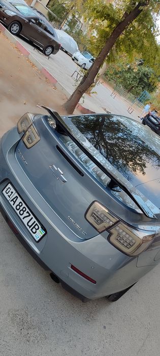 Продам Споллер универсал. Держится четко и крепко