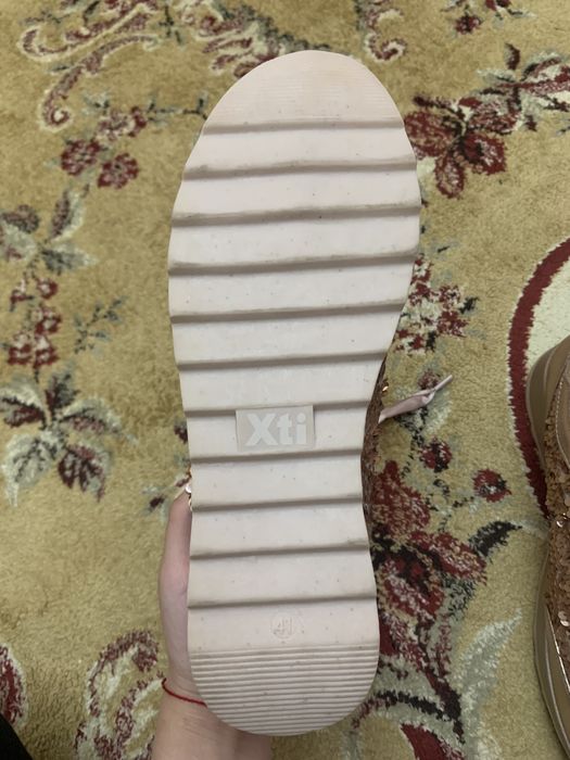 Кроссовки, обувь женская