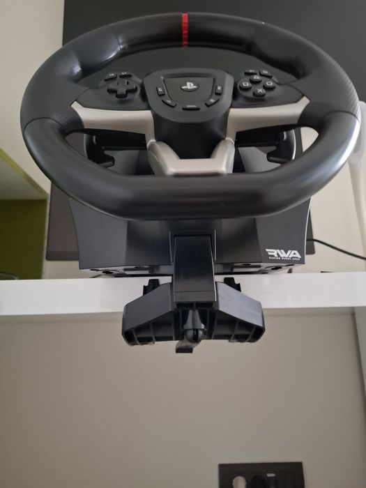 Vând volan Hori pentru Playstation 5 aflat în garanție
