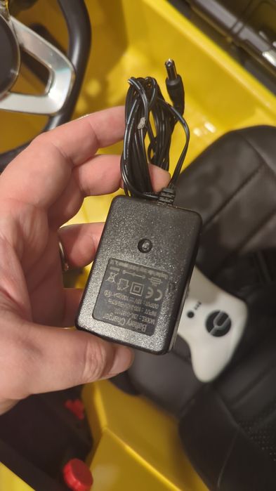 Masinuta electrica cu telecomanda