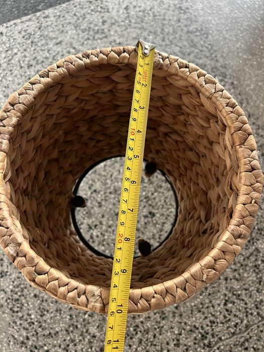 Ратанова кашпа с метални крачета / саксия