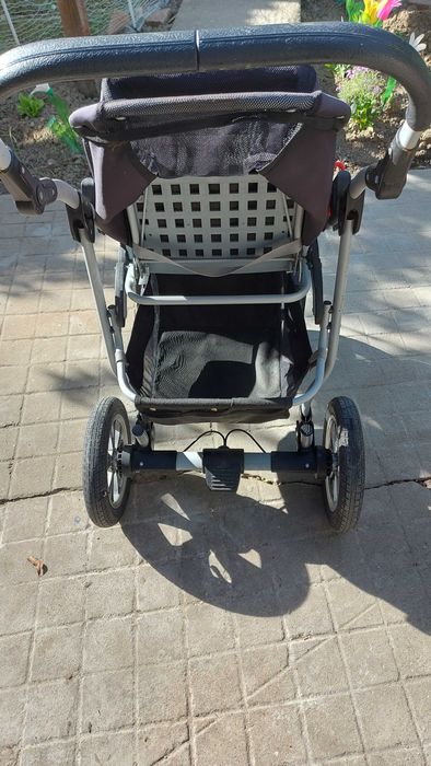 Лека и удобна бебешка количка – здрава, с кош за багаж