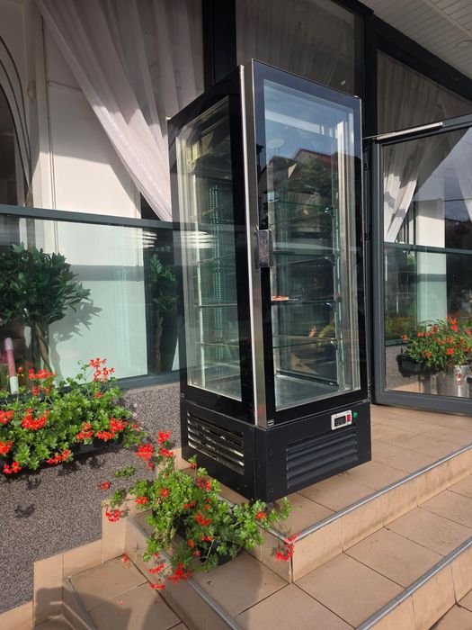 Vand vitrina refrigerare prajituri