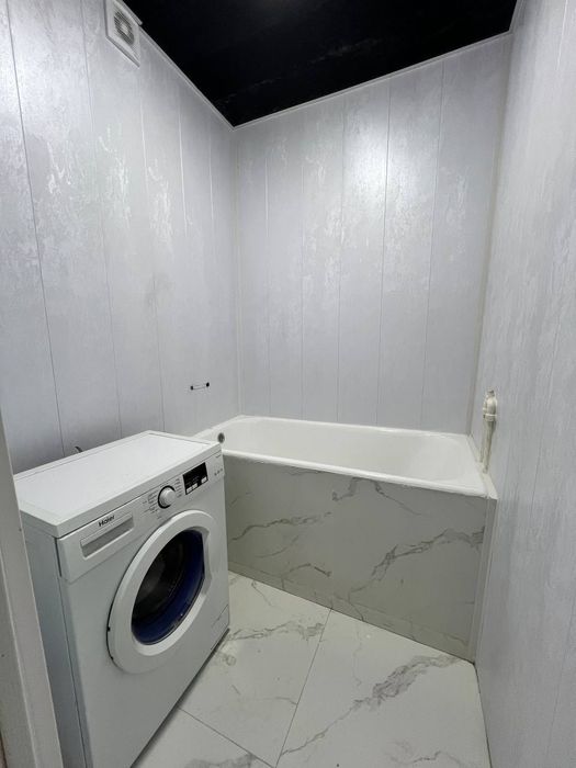 Продам 2х комнатную кварииру переделанная на 3.  Яшнаьадский район 5эт