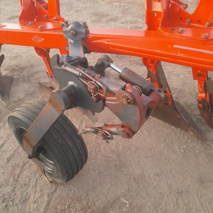Plug reversibil Kuhn Multi-Master 121 5 brazde(4+1)