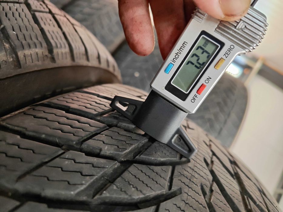 2бр.зимни гуми 215/55/17 Nokian