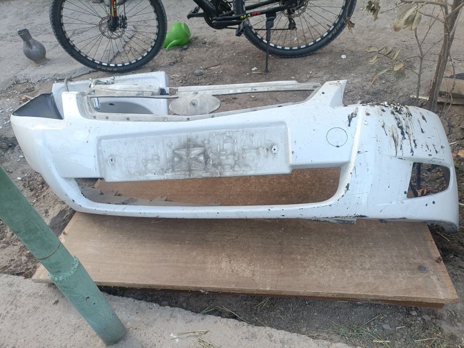 Бампер приора белый