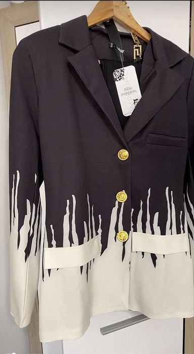 Costum elegant nou cu etcheta !!