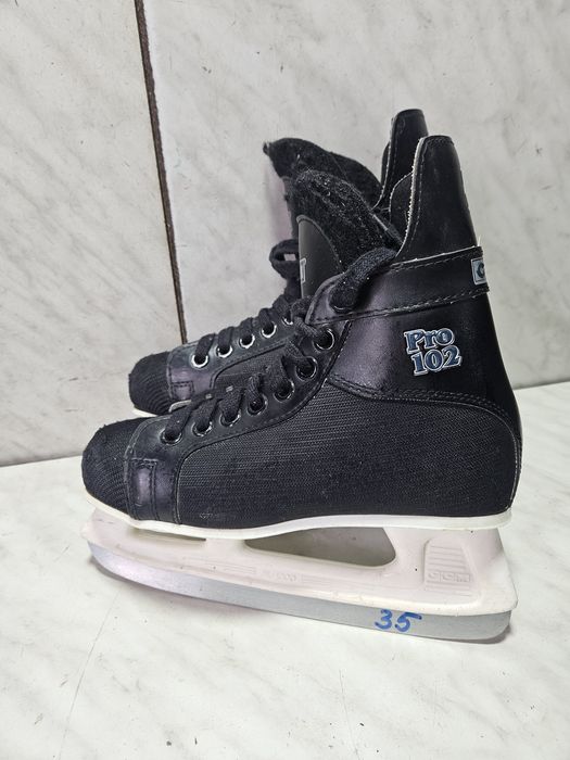 Patine 35 hochei hockey CCM  marime  37-38 ( 24,5  cm)