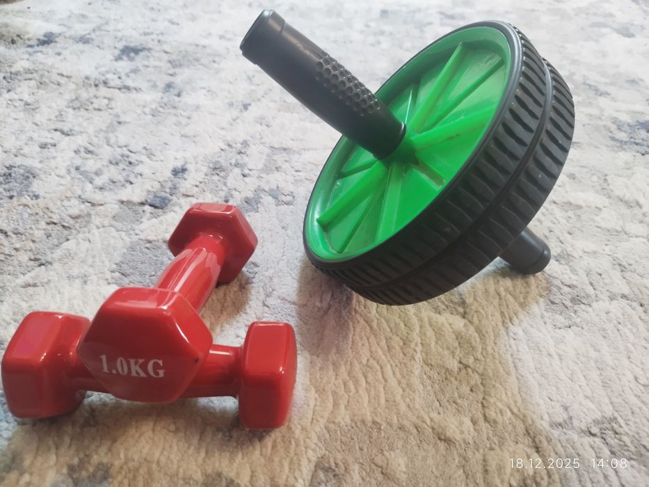 Гантели и ролик для пресса