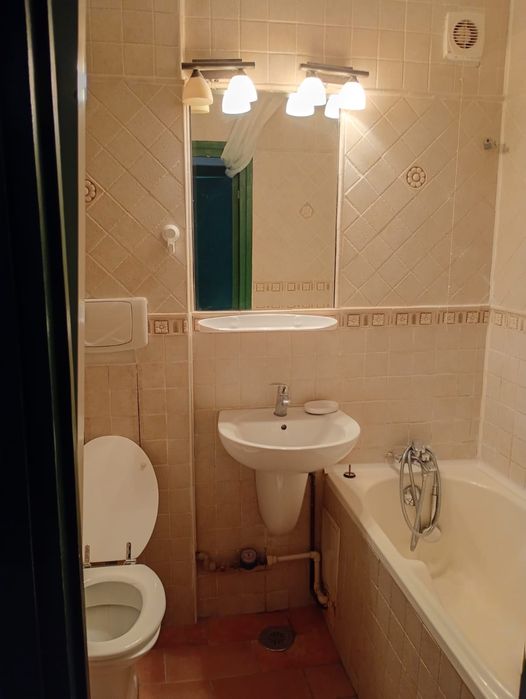 Proprietar inchiriez apartament 3 camere in Drumul Taberei. 2 min de metrou. Etaj 1. Chirie 500 Euro