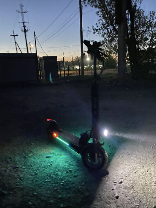 Продам электросамокат KUGOO M4