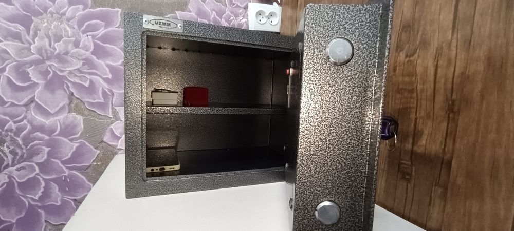 Сейф продам свой