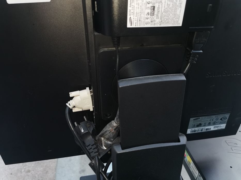 Монитор и LG и SAMSUNG 22 "