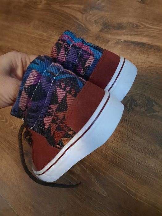 Tenesi înalți Reserved