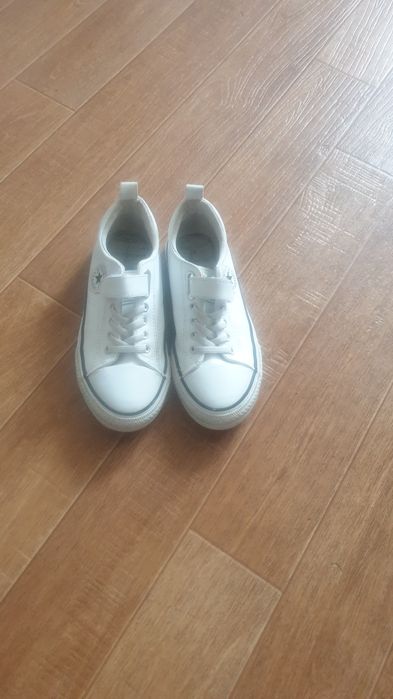 Продам кедики девочковые